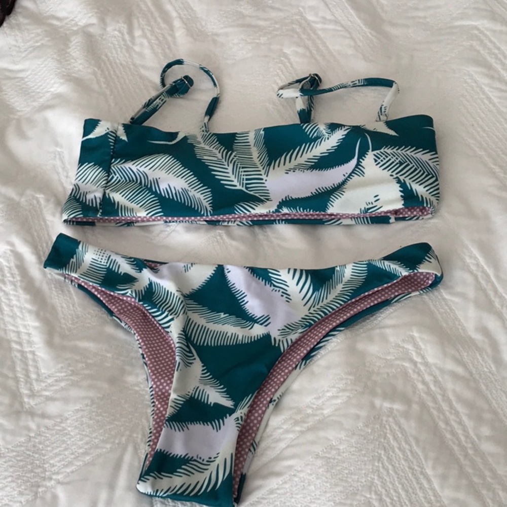 Leaf print bikini. NEVER WORN. Clean tooshi
